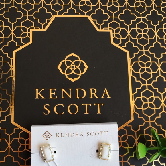 Kendra Scott Jewelry - Kendra Scott🍁Paola Stud Earrings NWT